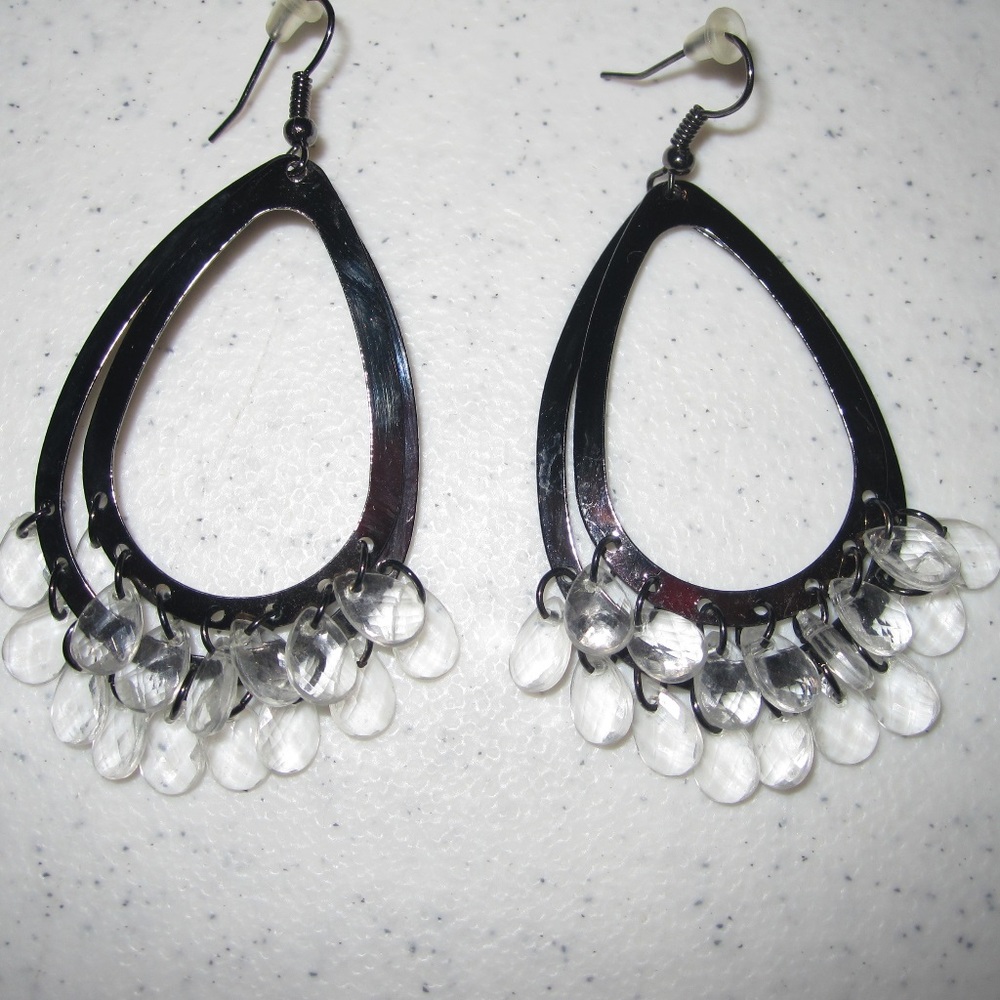 Pierced earrings (3 earrings)